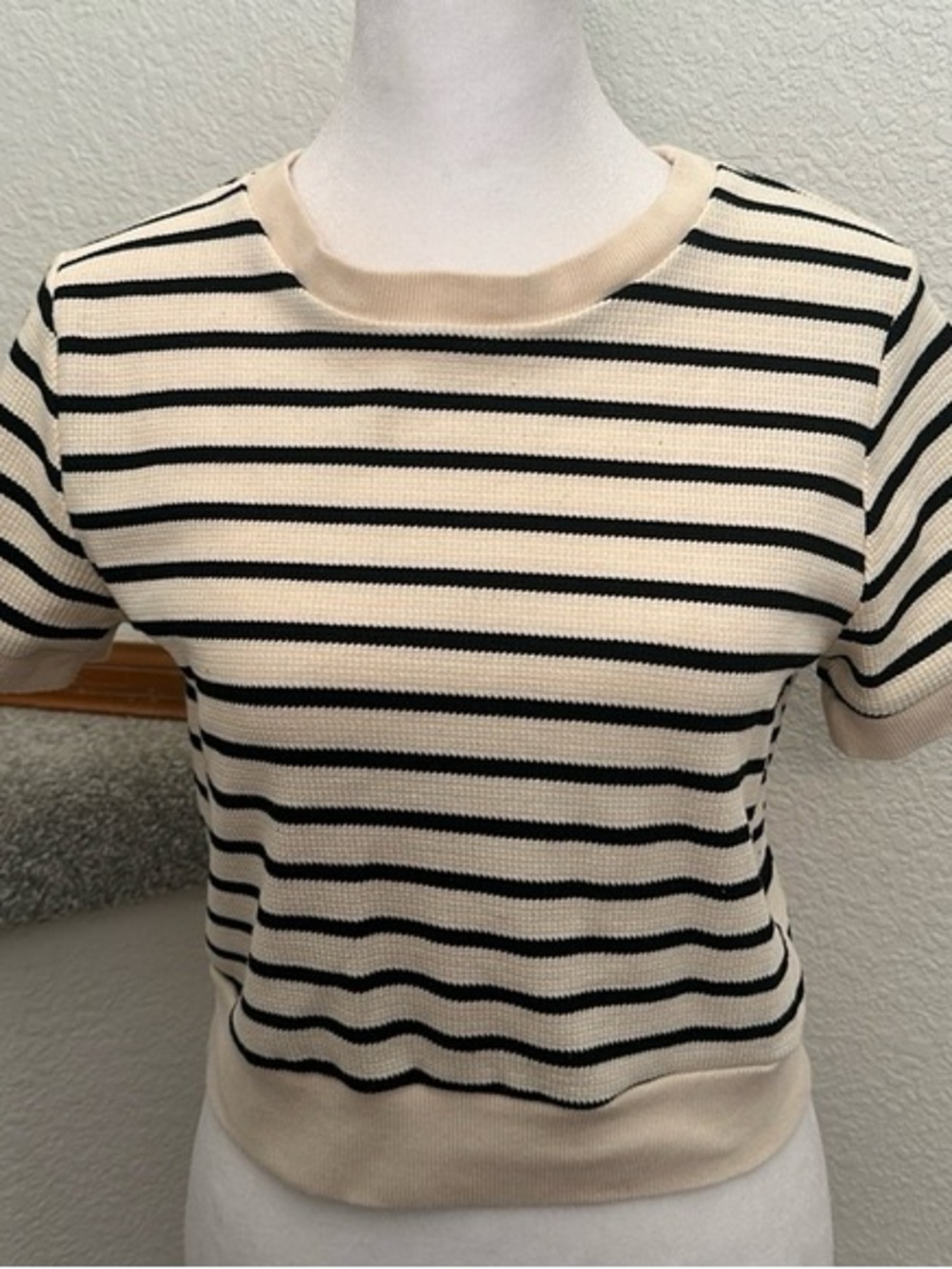 🤍🖤 Atelier by Kirious Striped Ribbed Crop Top – Size Medium | EUC 🖤🤍